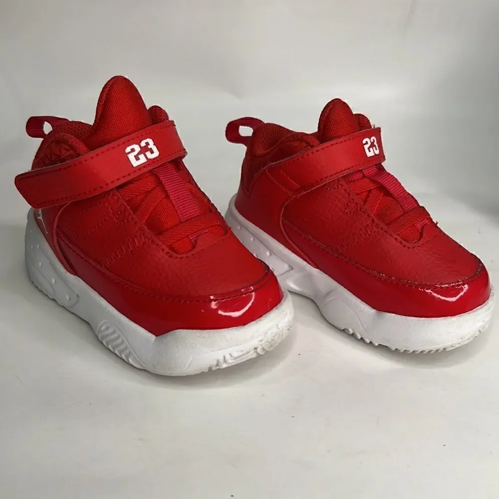 Jordan Kids Jordan Max Aura 3 Athletic Shoes in red. Size 5C